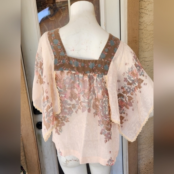 VINTAGE  70s CUTE LACE & FLORAL FABRIC BELL SLEEVES CROP TOP SHIRT BLOUSE - Picture 6 of 10